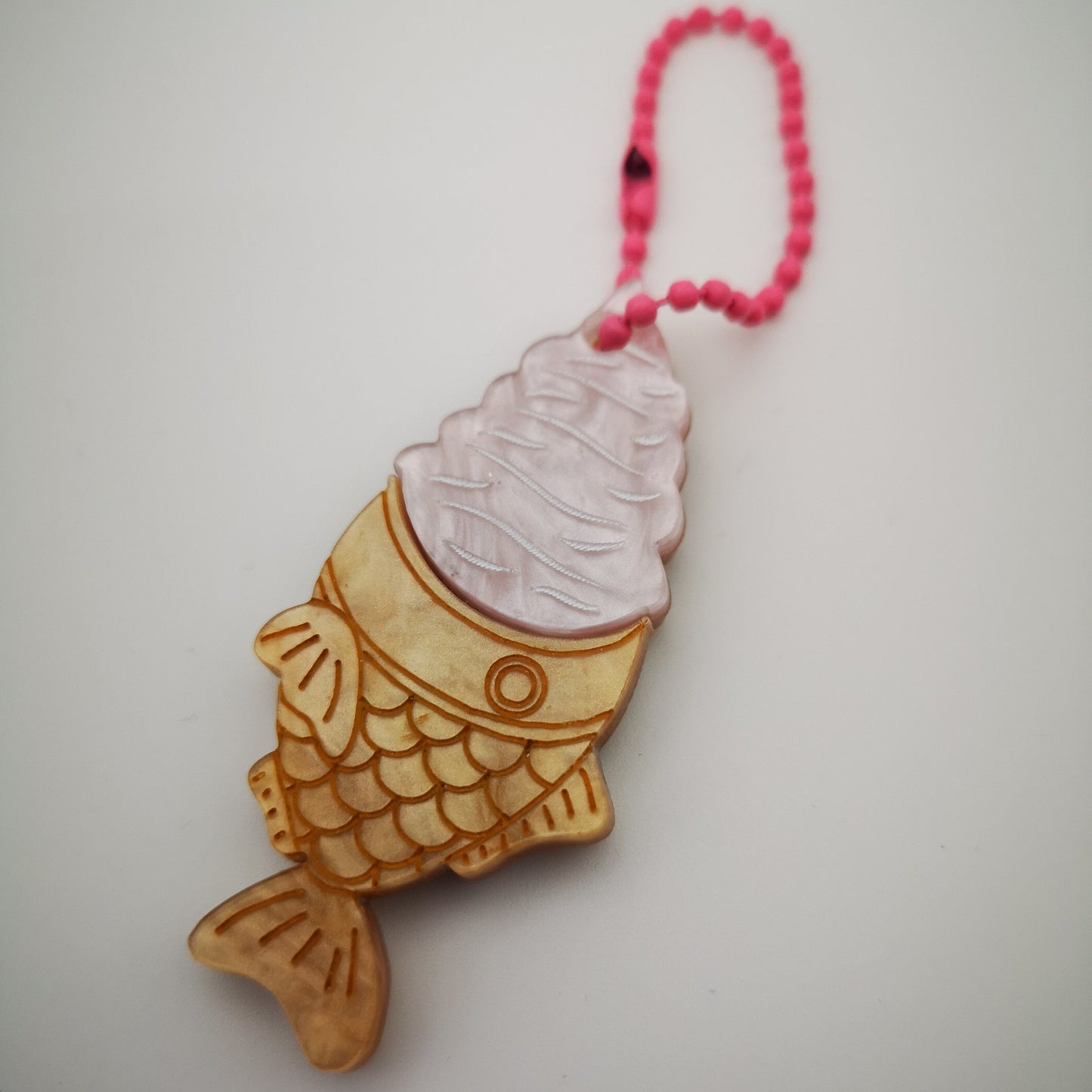 Taiyaki Aisukurimu beige pink acrylic and metal