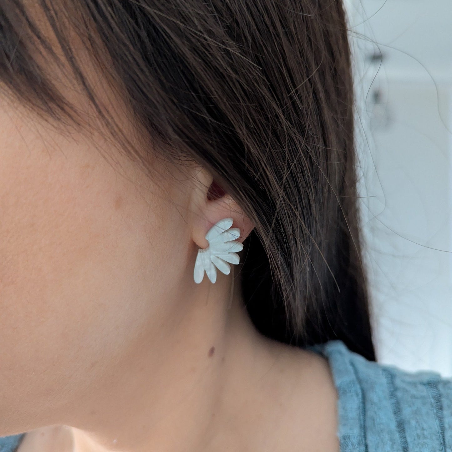 almost half daisy flower white earrings acrylic stainless steel stud