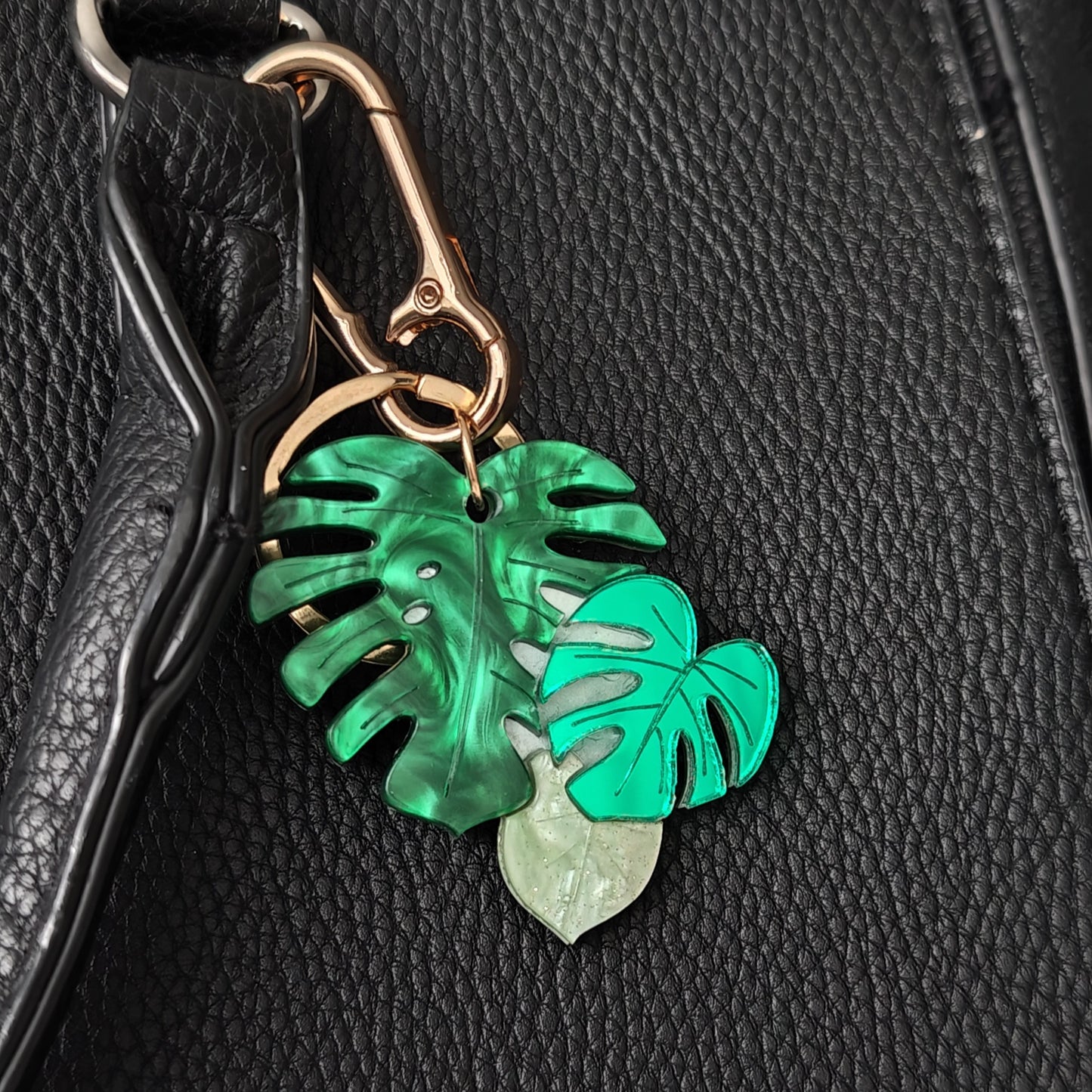 Green multi tone marbled mirror metallic glitter golden clasp keyring bag charm monstera plant leaves leaf
