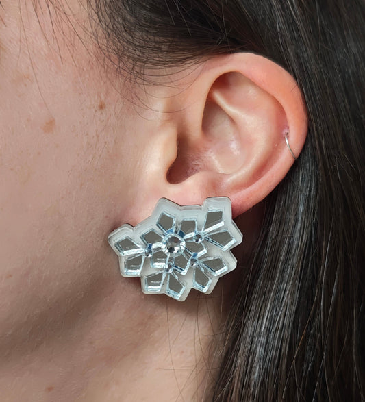 Snowflake stud