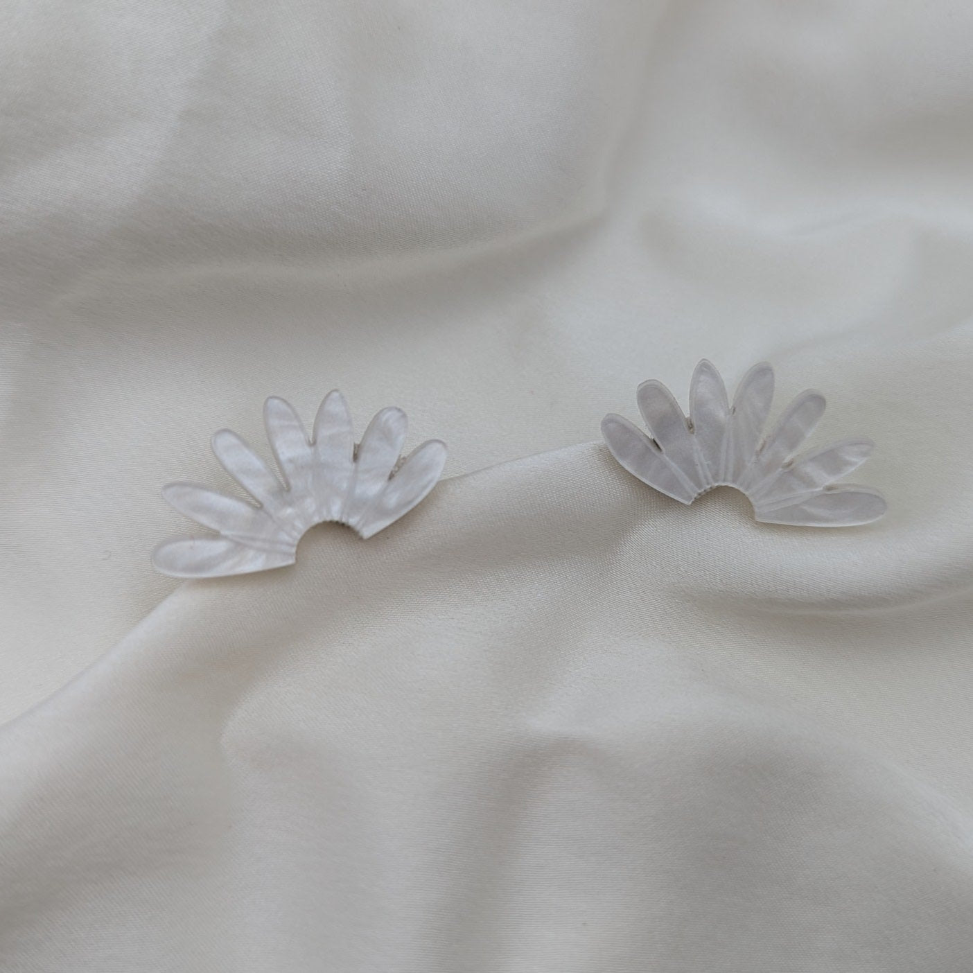 almost half daisy flower white earrings acrylic stainless steel stud