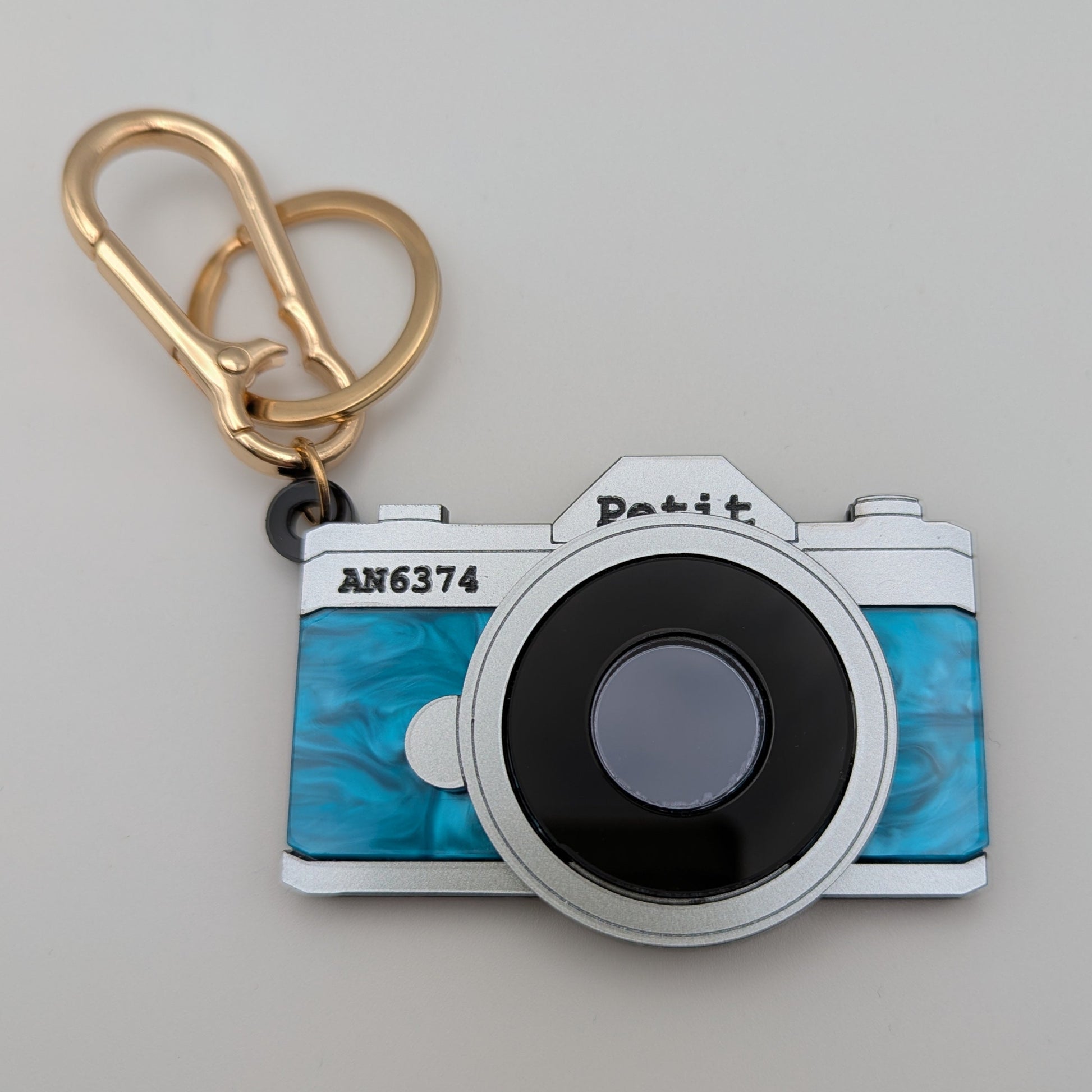 vintage camera silver black grey mirror acrylic metal keyring gold