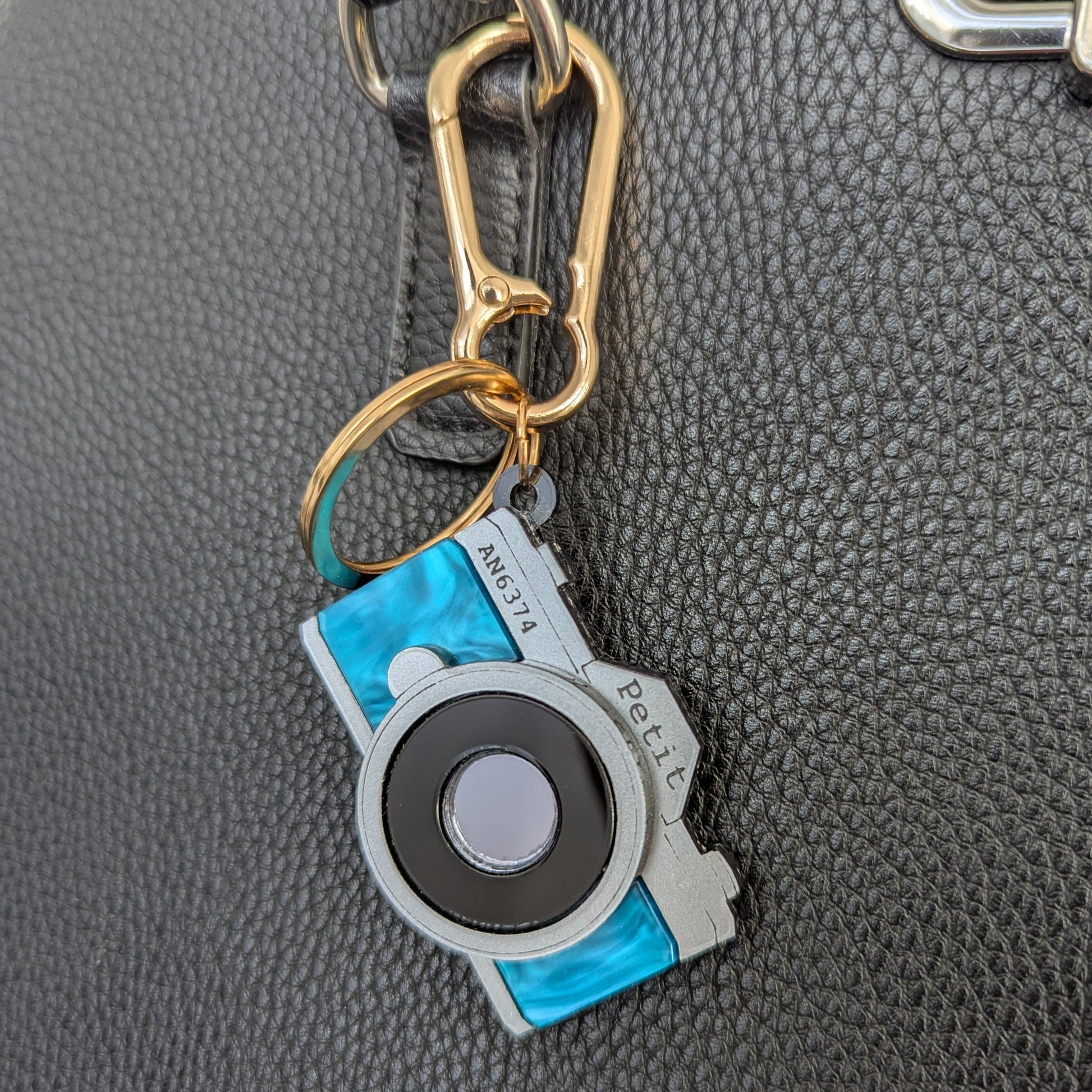 vintage camera silver black grey mirror acrylic metal keyring gold