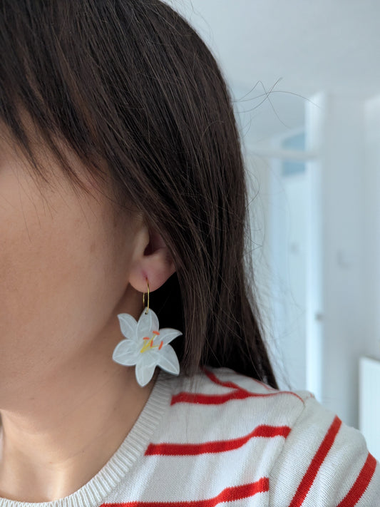 earrings statement bold light-wear comfortable hypoallergenic stainless 
lily flower marbled white gold hoop wear
