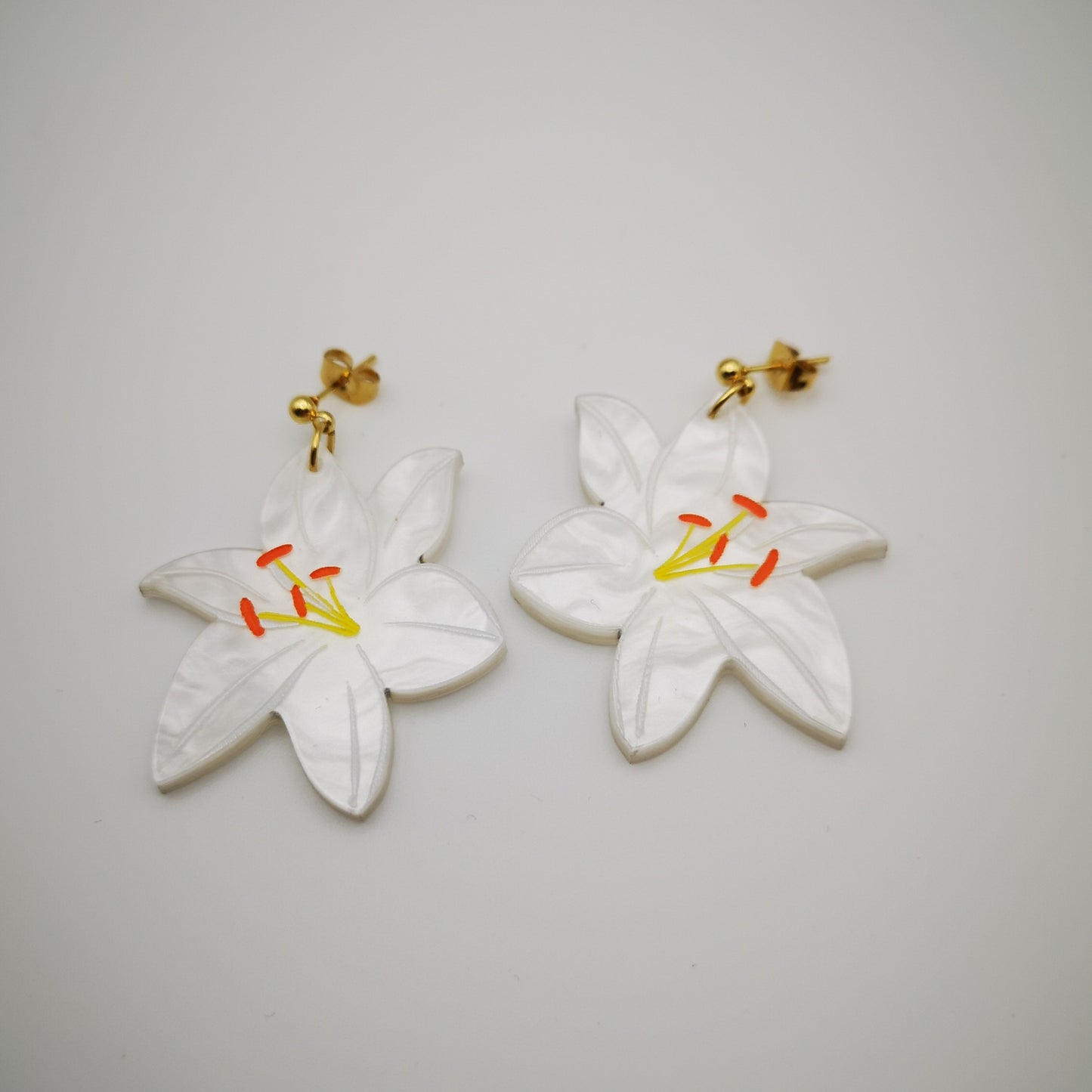 earrings statement bold light-wear comfortable hypoallergenic stainless steel lily flower marbled white gold drop ball stud post