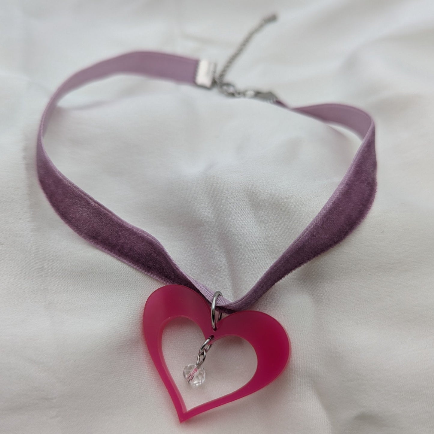 statement bold light-wear comfortable hypoallergenic stainless velvet ribbon glass bead pink violet clear close heart