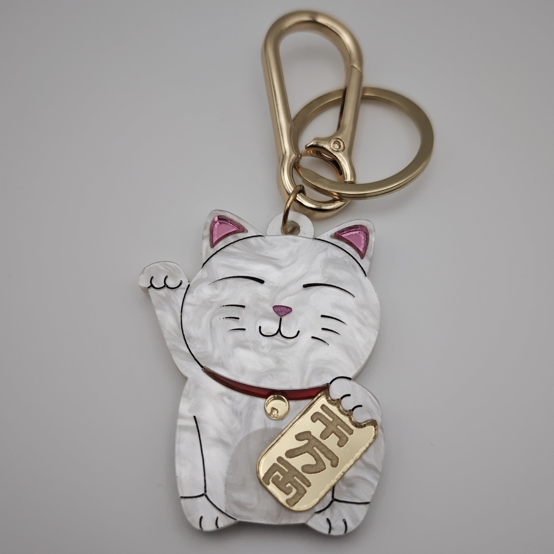 maneki neko cat lucky marbled white red metallic golden mirror fuchsia pink clasp gold keyring bag charm