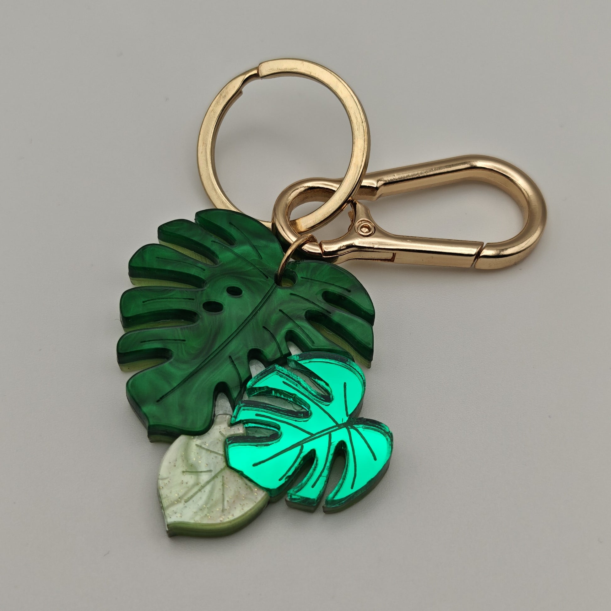 Green multi tone marbled mirror metallic glitter golden clasp keyring bag charm monstera plant leaves leaf