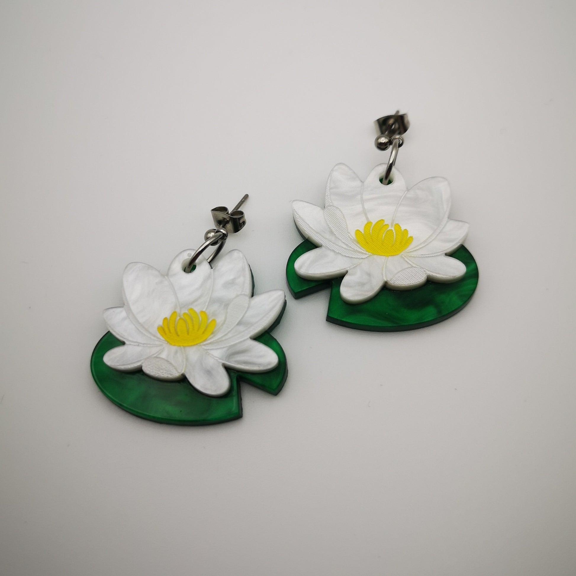 water lily nenufar green marbled white drop ball earrings statement bold light-wear comfortable hypoallergenic stainless steel stud post