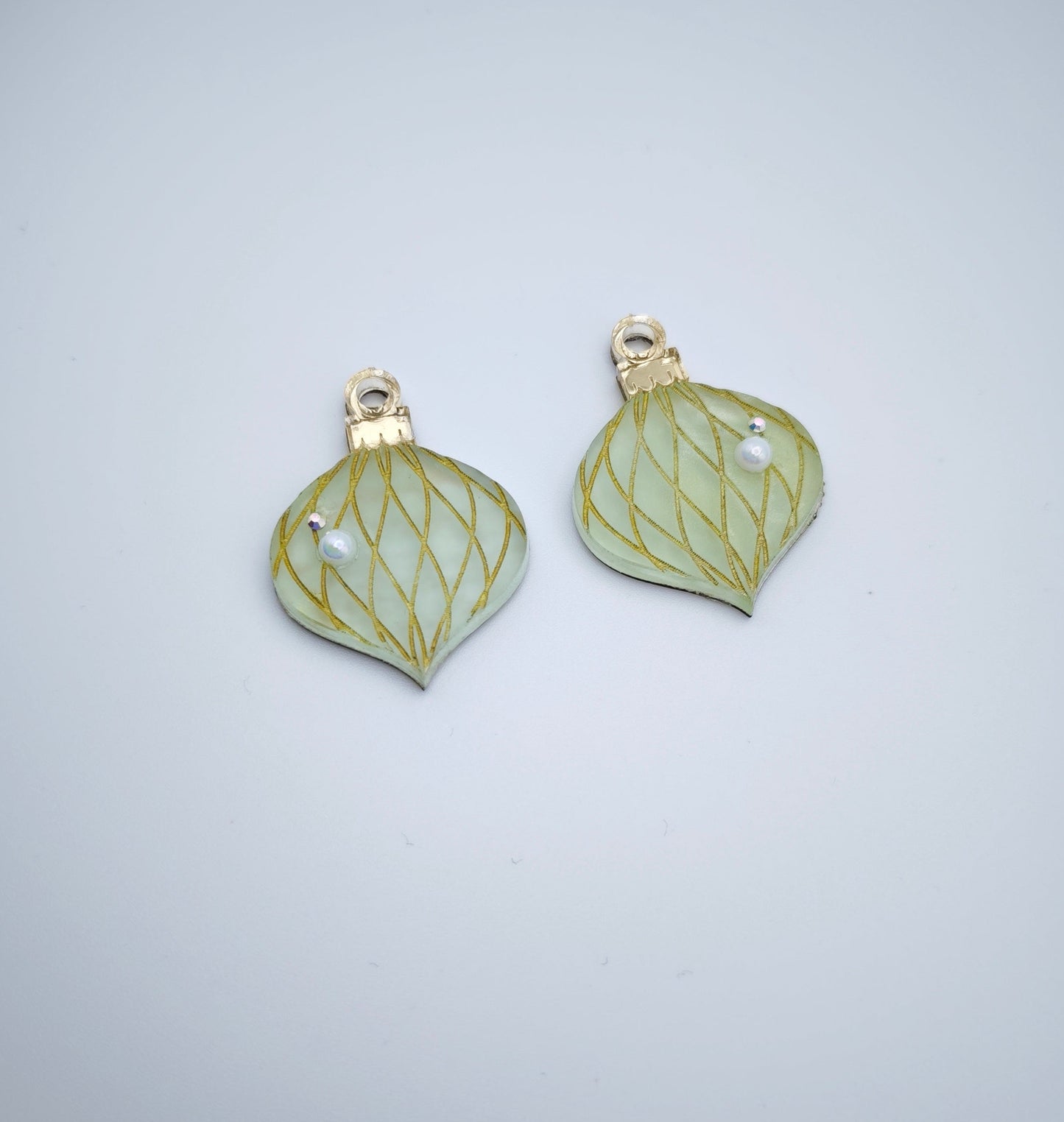 Gold thread light blue azure frosted onion charm